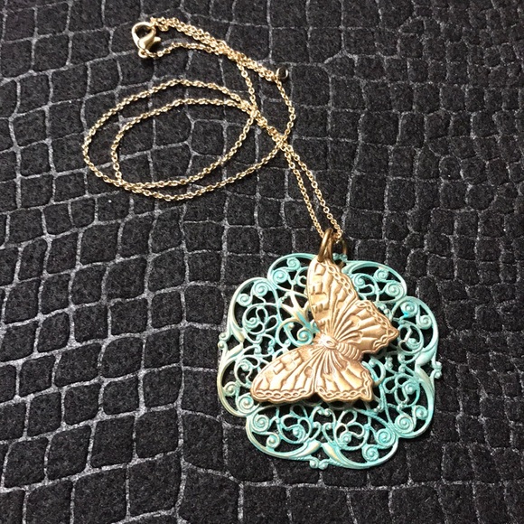 Antique Gold Tone Butterfly Necklace - Picture 2 of 3